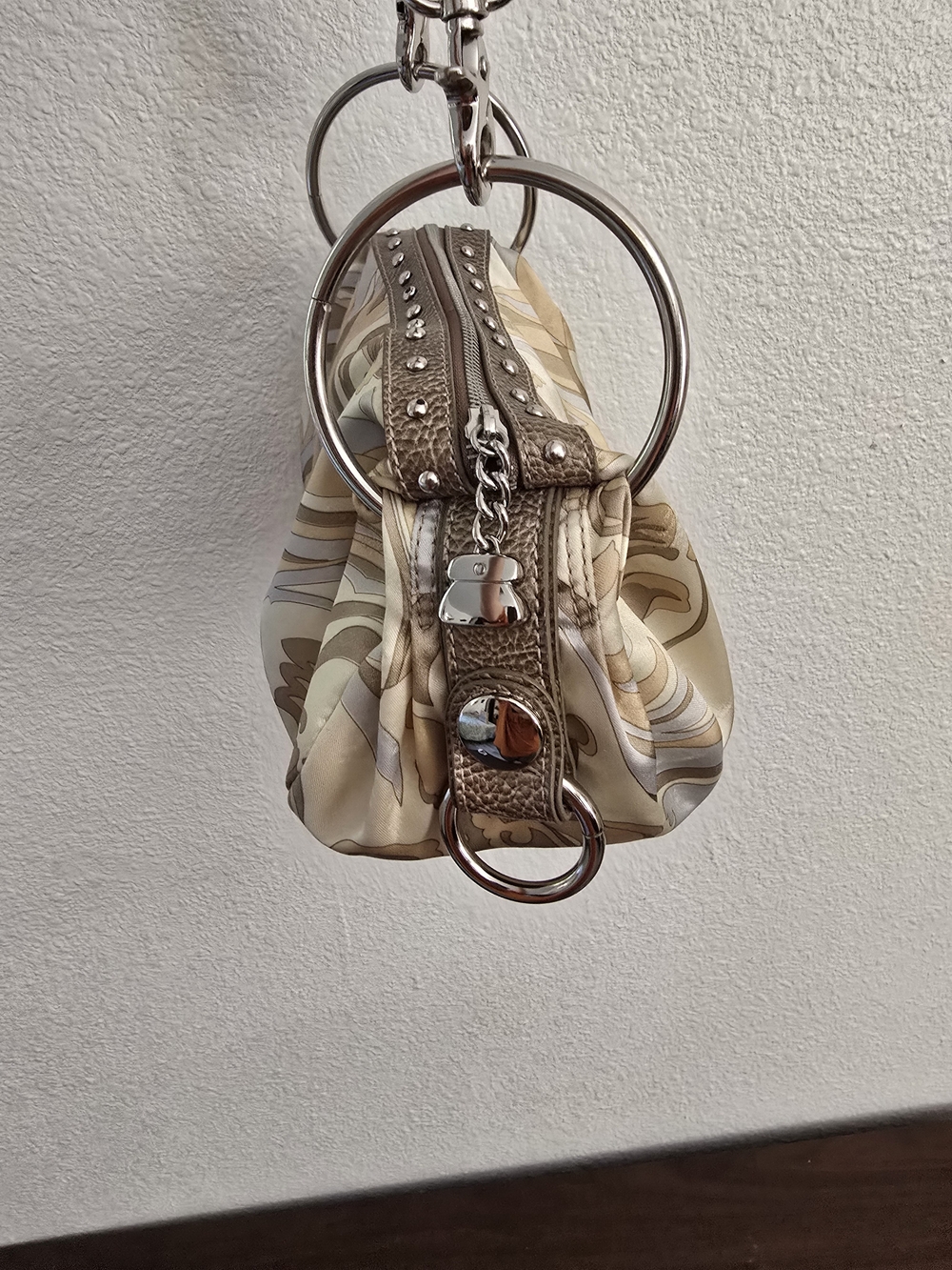Kathy Van Zeeland Beige Cream Patterned Shoulder Bag with Metallic Trim - Picture 4 of 16